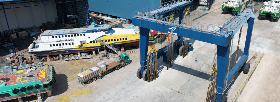 500-ton marine travelift